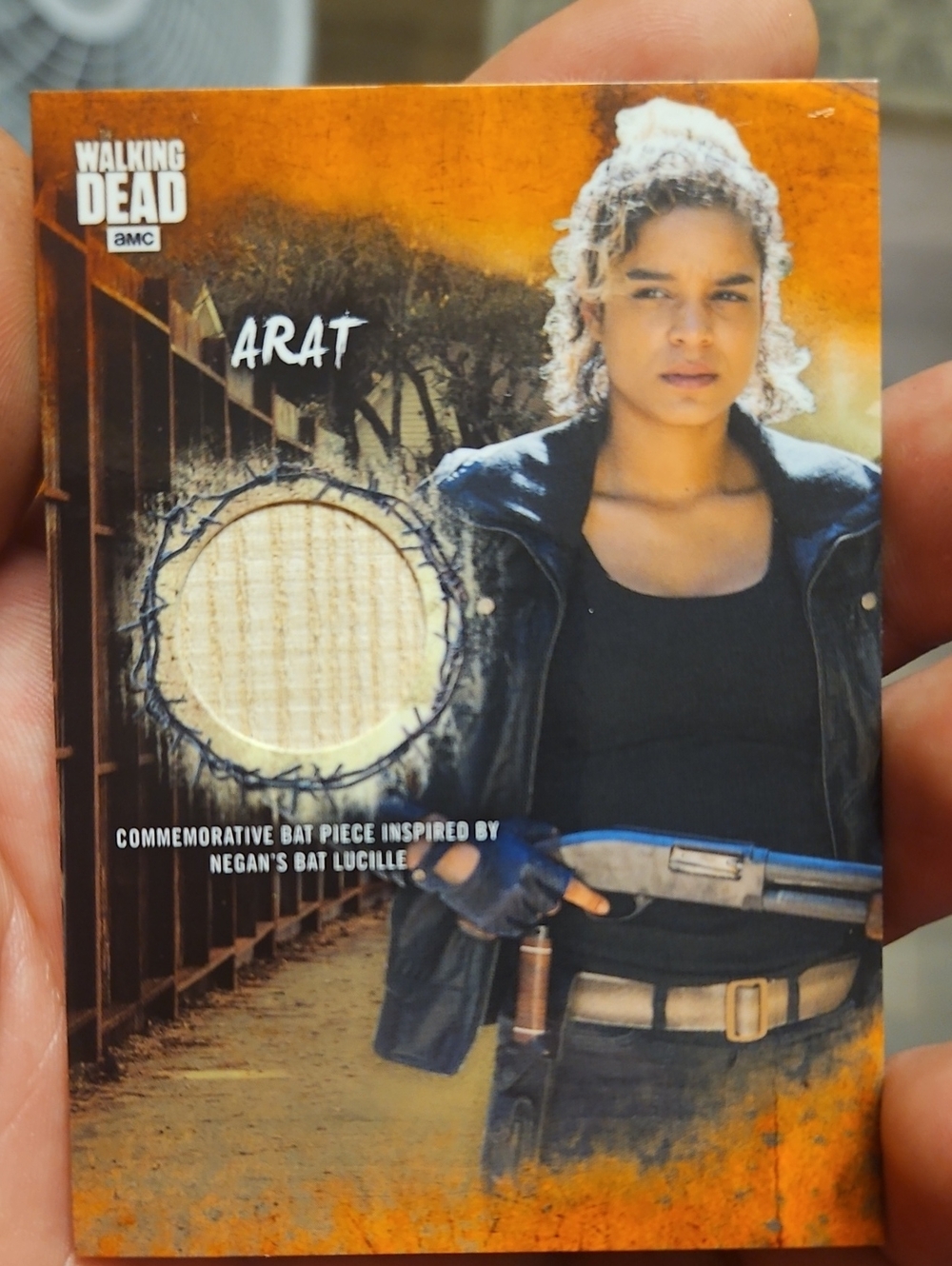 2018 Topps Walking Dead Road to Alexandria Arat Bat Relic Card Parel 77/99 BR-EL